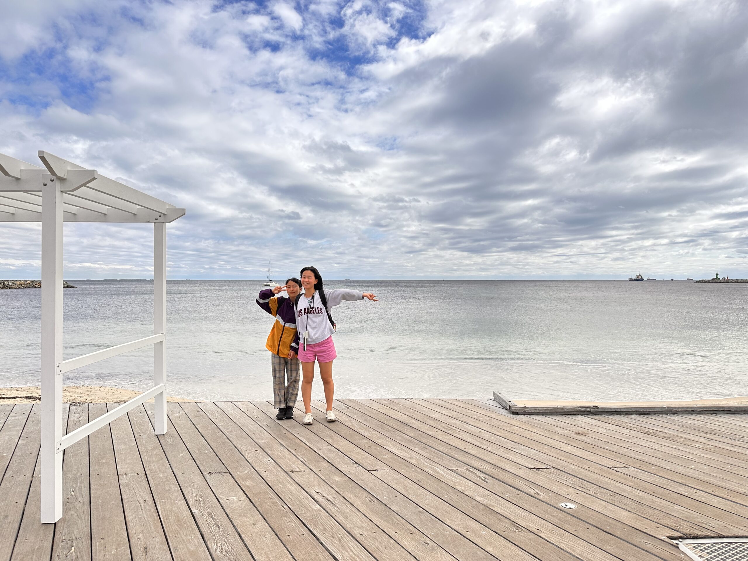 まさか!!スワン川を下る豪華クルーズで娘たちがとった行動に涙